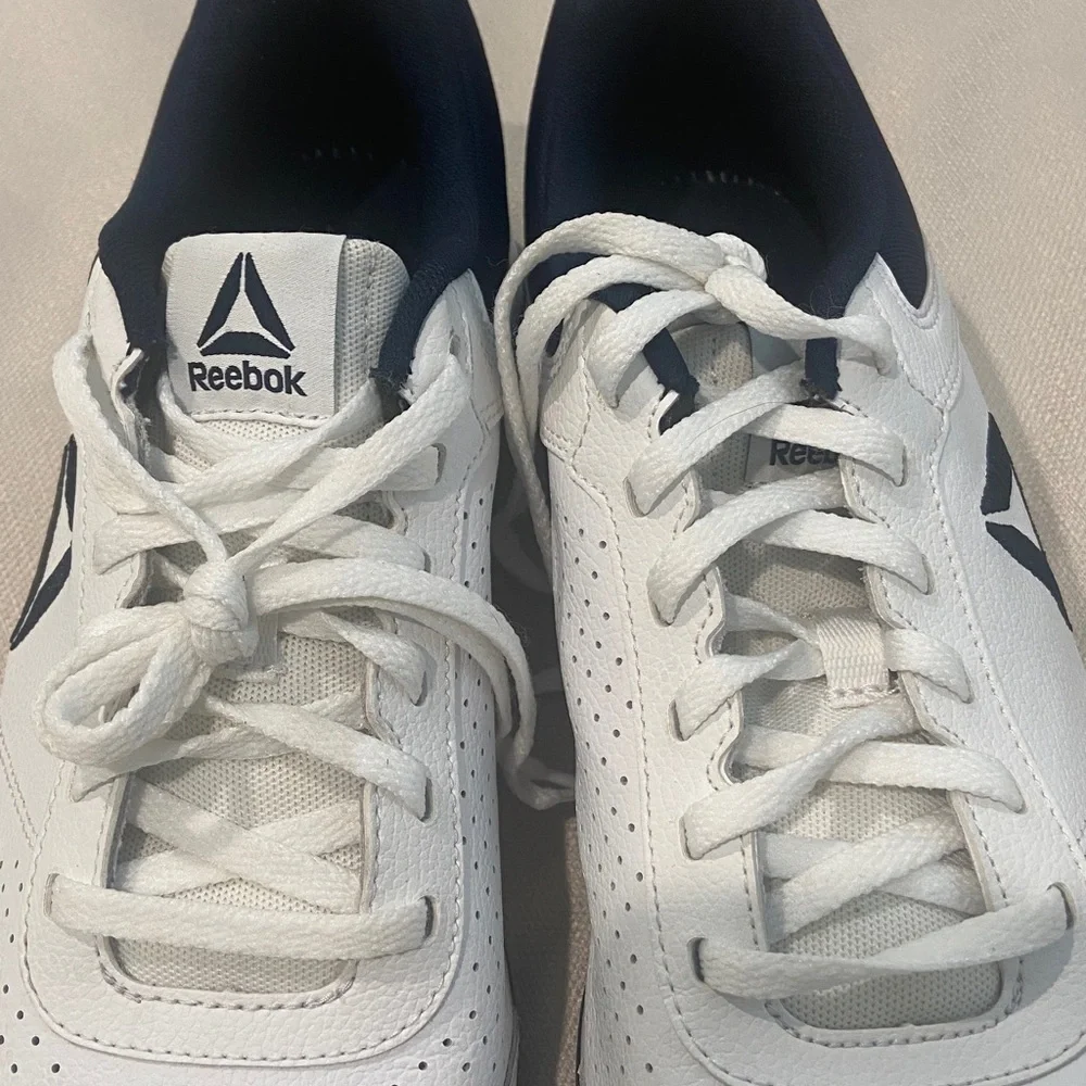 Reebok Men's White and Dark Blue Athletic Shoes. Size 10,5